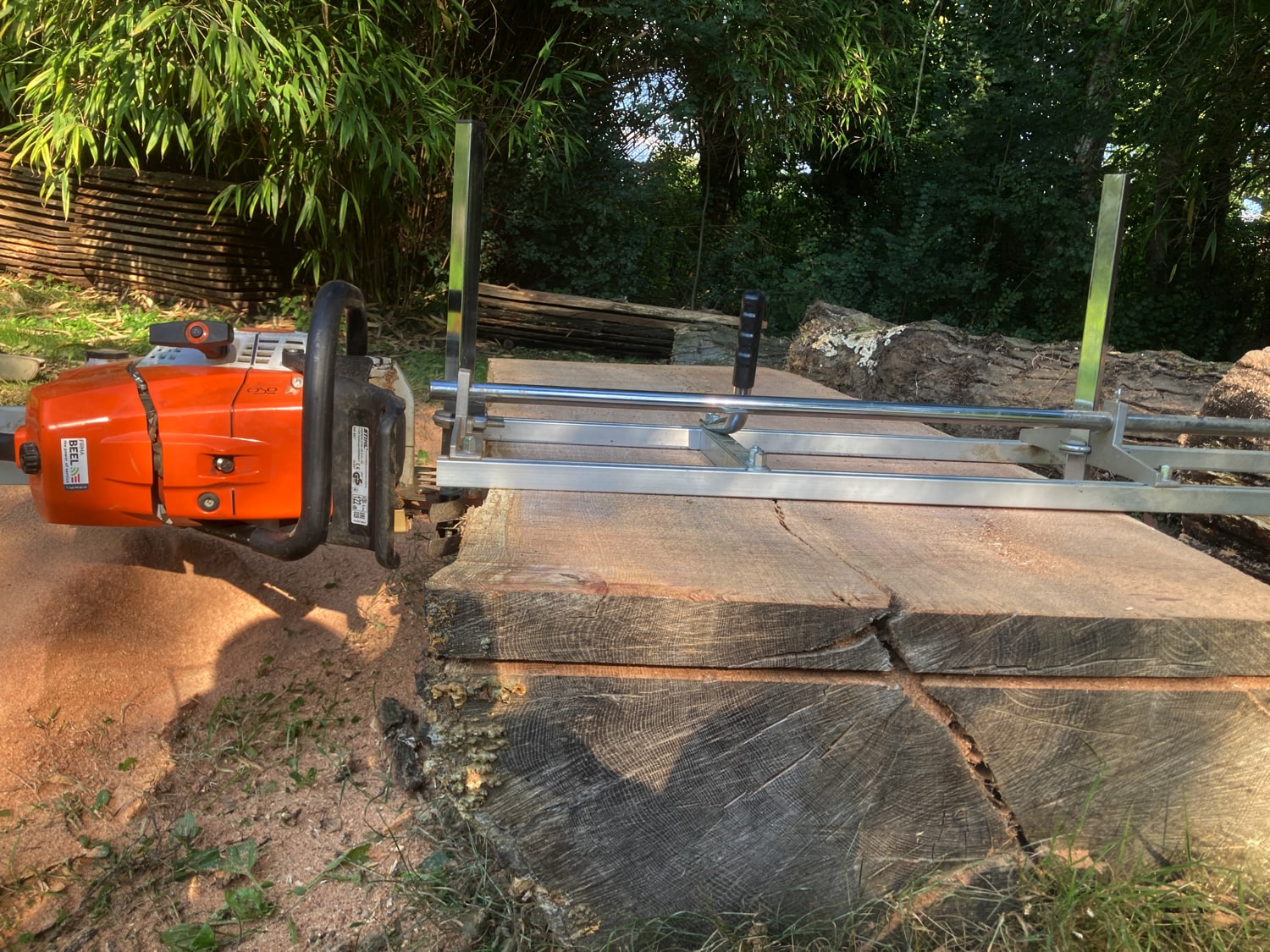 Jerôme Boomwerken | Schaven van planken uit boomstronk